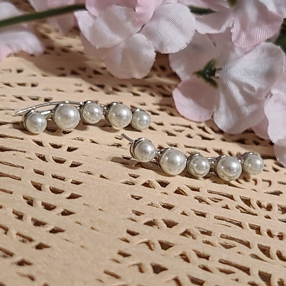 Crawl Pearl Earrings For Sale Today - Picture 3 of 9